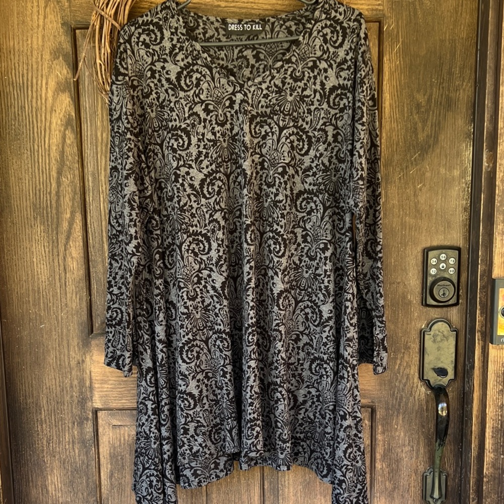 Dress To Kill Black and Gray Floral-Scroll Long Sleeve Tunic - Picture 2 of 5